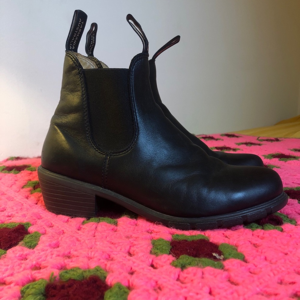 Black heeled blundstones size 9.5